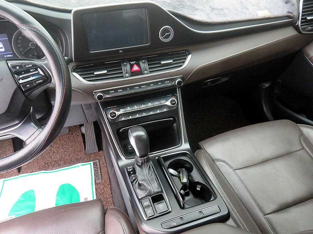 HYUNDAI Grandeur - Vista 10