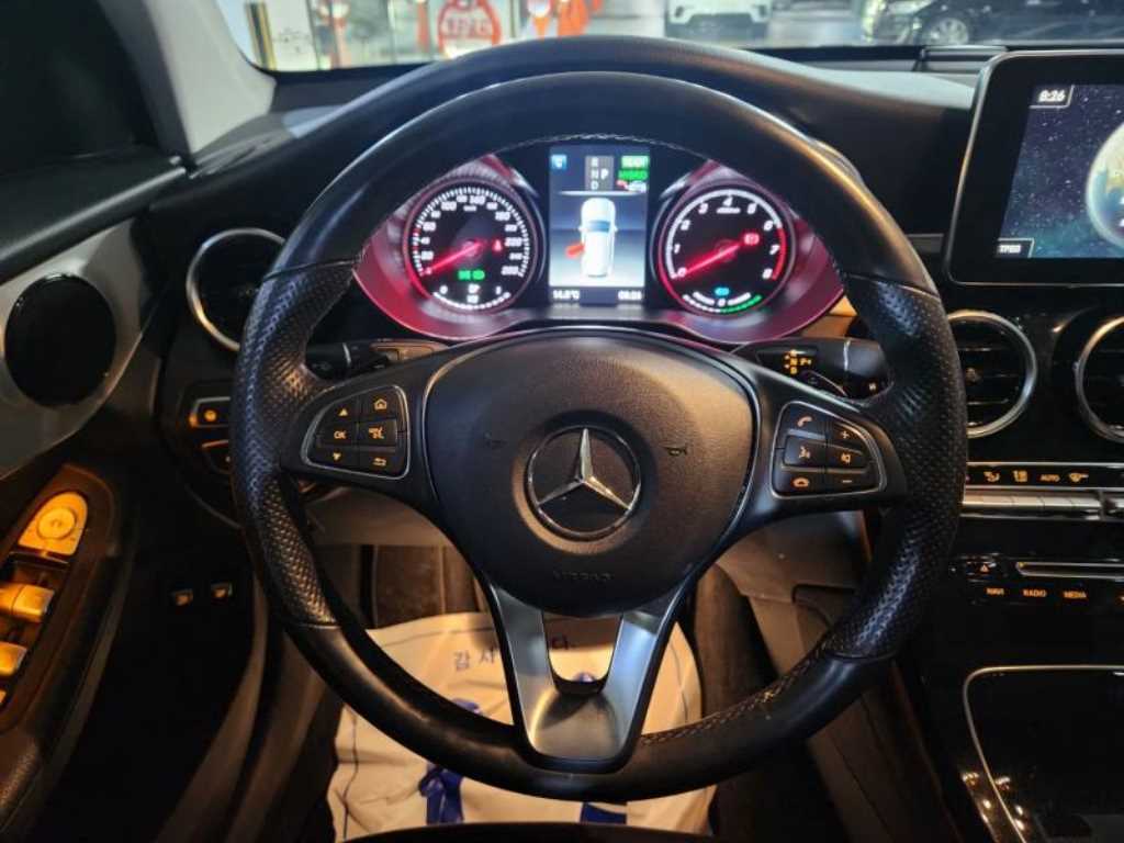 Mercedes Benz GLC Class - Vista 8