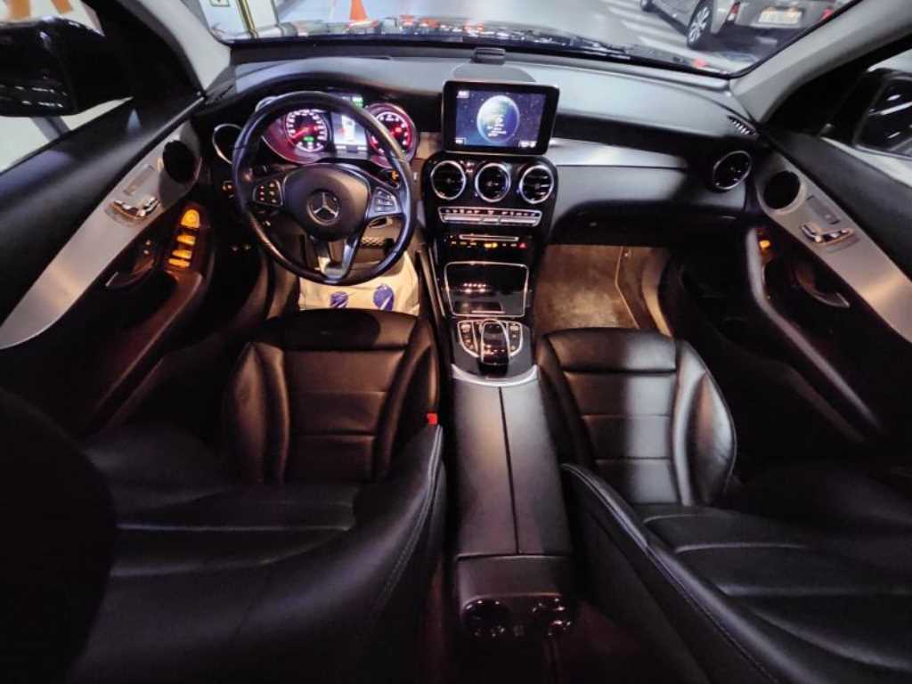 Mercedes Benz GLC Class - Vista 6