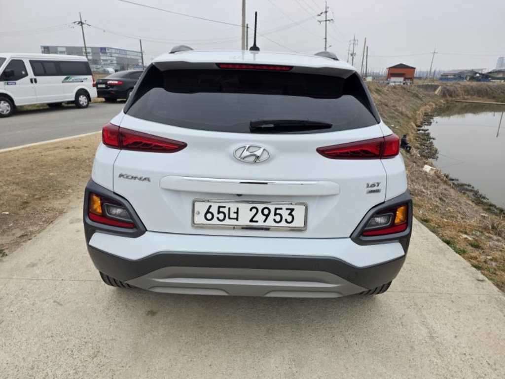 HYUNDAI Kona - Vista 4