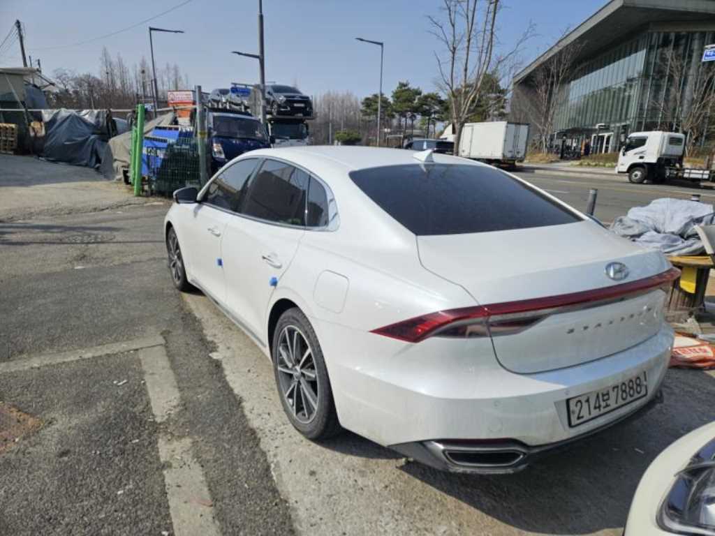 HYUNDAI Grandeur - Vista 5