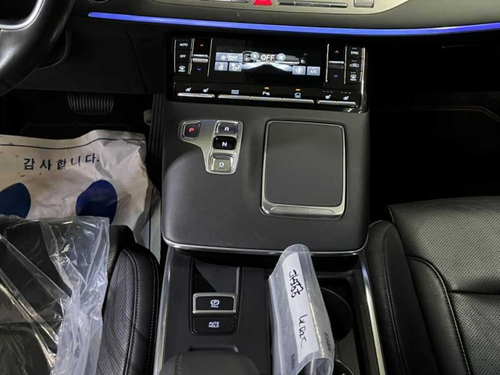 HYUNDAI Grandeur - Vista 10