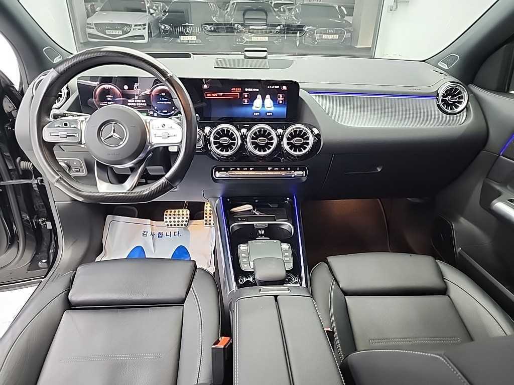 Mercedes Benz EQA - Vista 8