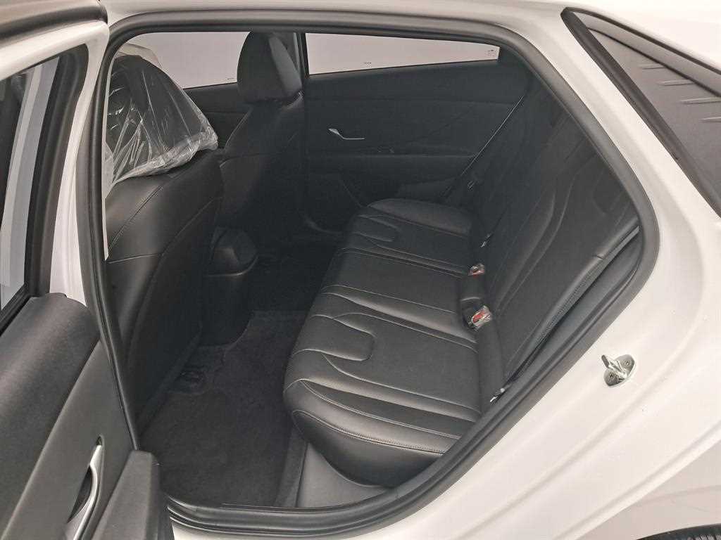 HYUNDAI Avante - Vista 12