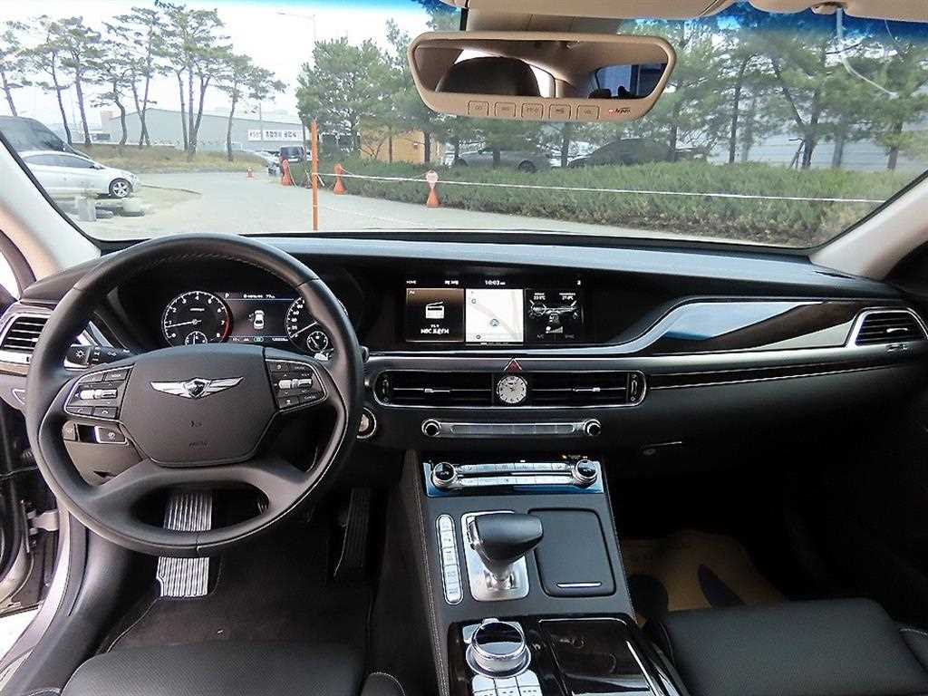 Genesis G90 - Vista 7