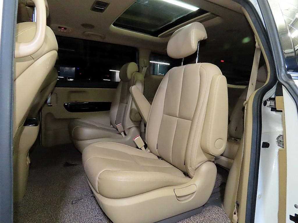 KIA Carnival - Vista 7