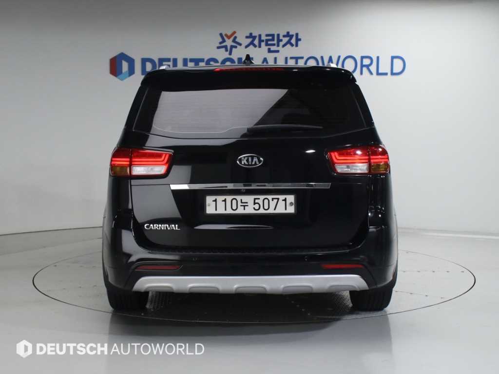 KIA Carnival - Vista 4