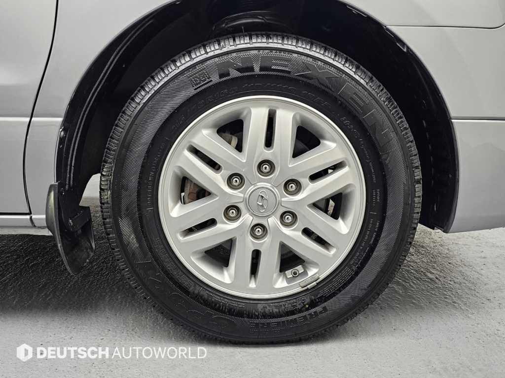 HYUNDAI Starex - Vista 6