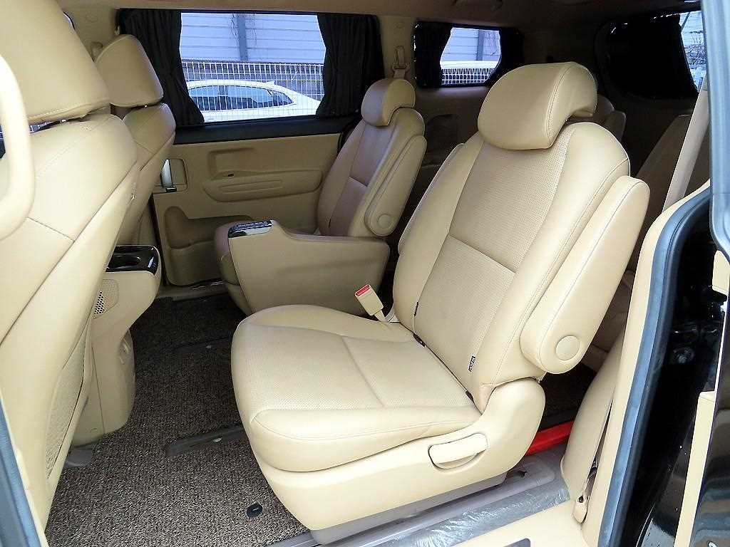 KIA Carnival - Vista 6