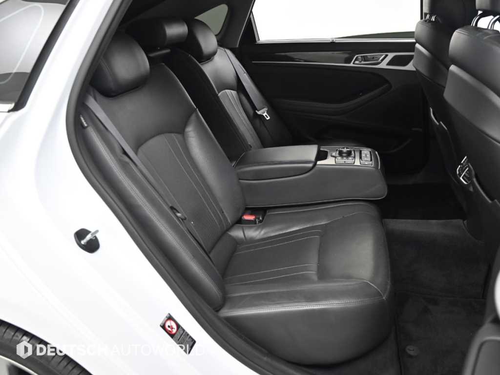 HYUNDAI Genesis - Vista 12