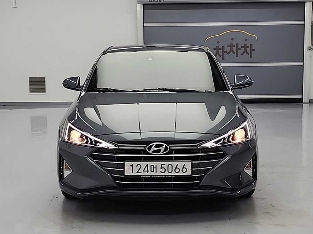 HYUNDAI Avante - Vista 2