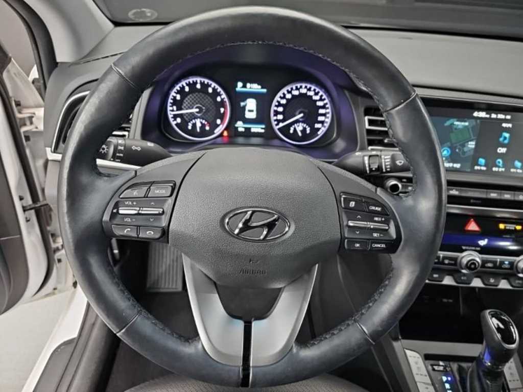 HYUNDAI Avante - Vista 7