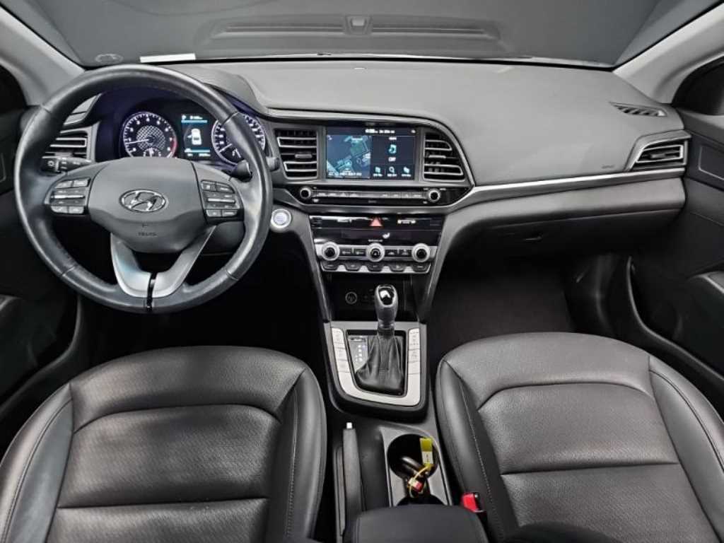 HYUNDAI Avante - Vista 5