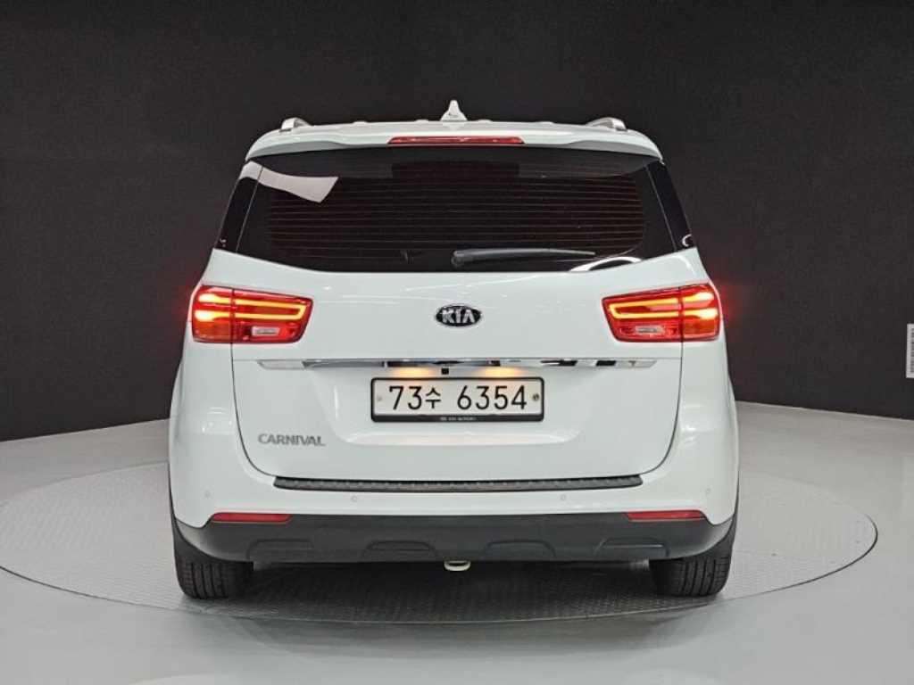 KIA Carnival - Vista 3