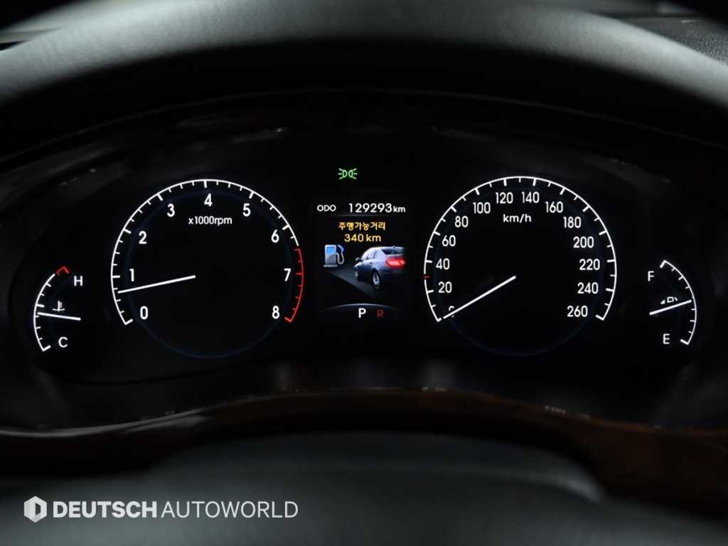 HYUNDAI Genesis - Vista 8