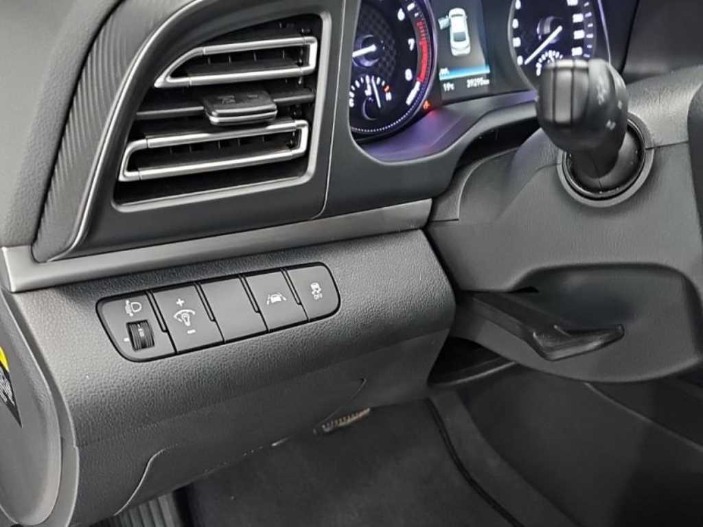 HYUNDAI Avante - Vista 8