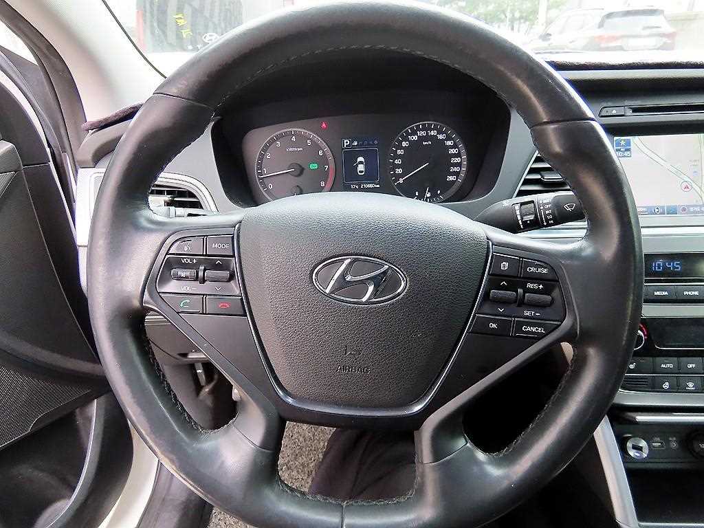 HYUNDAI Sonata - Vista 8