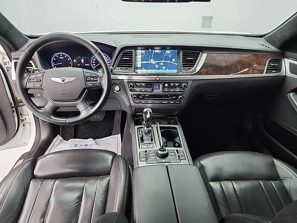 HYUNDAI Genesis - Vista 8