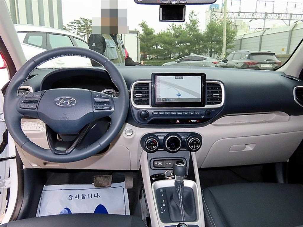 HYUNDAI Venue - Vista 7