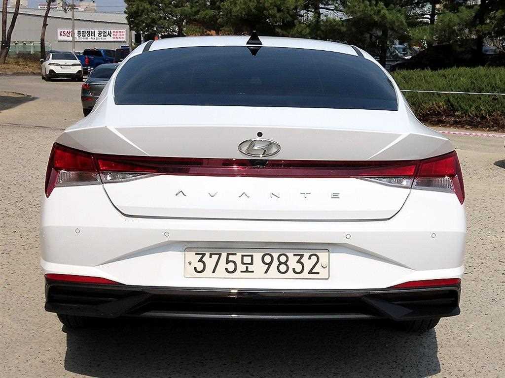 HYUNDAI Avante - Vista 4