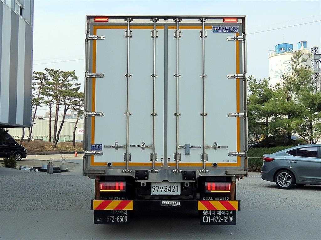 medium and large cargo truck - Vista 4