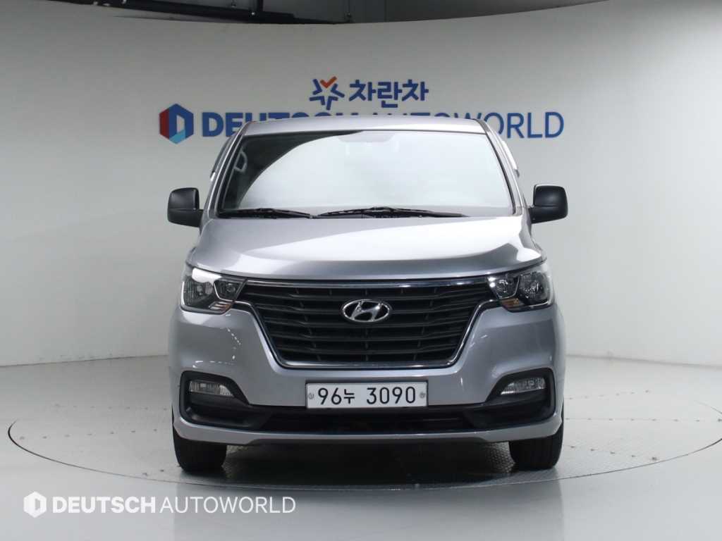 HYUNDAI Starex - Vista 3