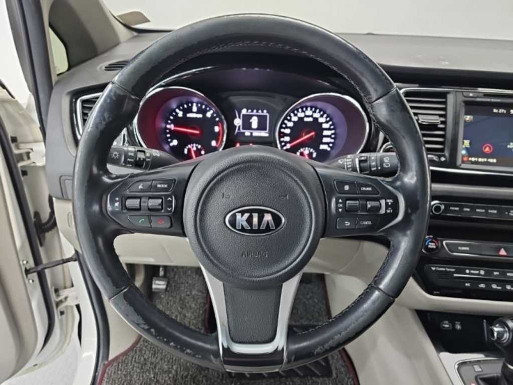 KIA Carnival - Vista 7