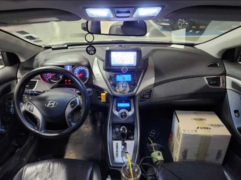 HYUNDAI Avante - Vista 7