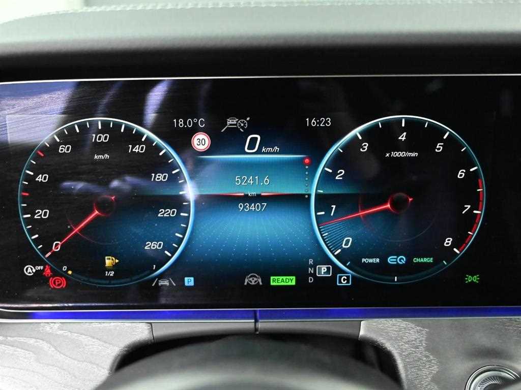 Mercedes Benz E class - Vista 8