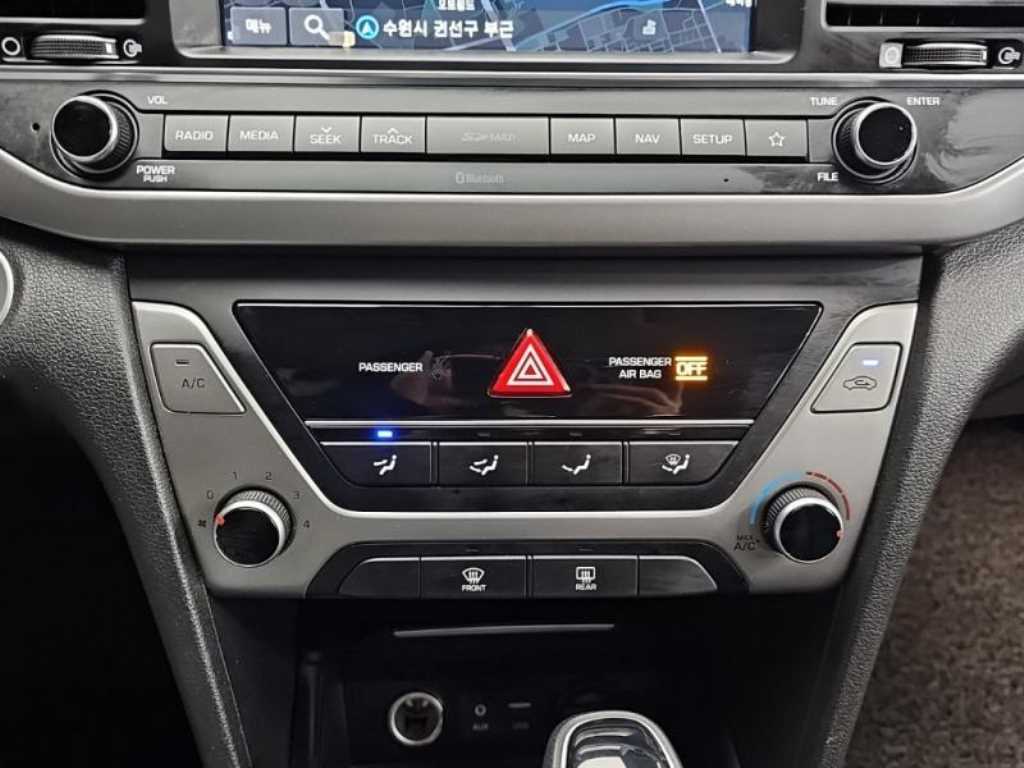 HYUNDAI Avante - Vista 10