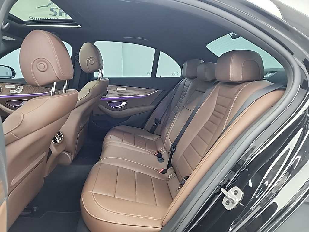 Mercedes Benz E class - Vista 12