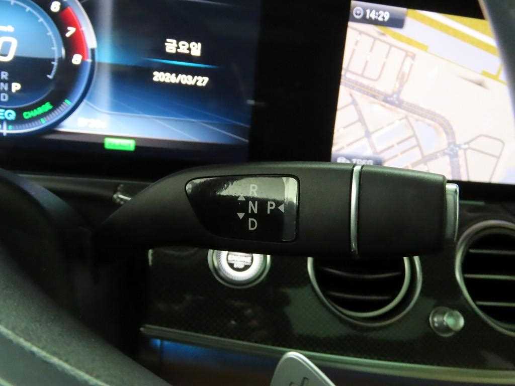 Mercedes Benz E class - Vista 10