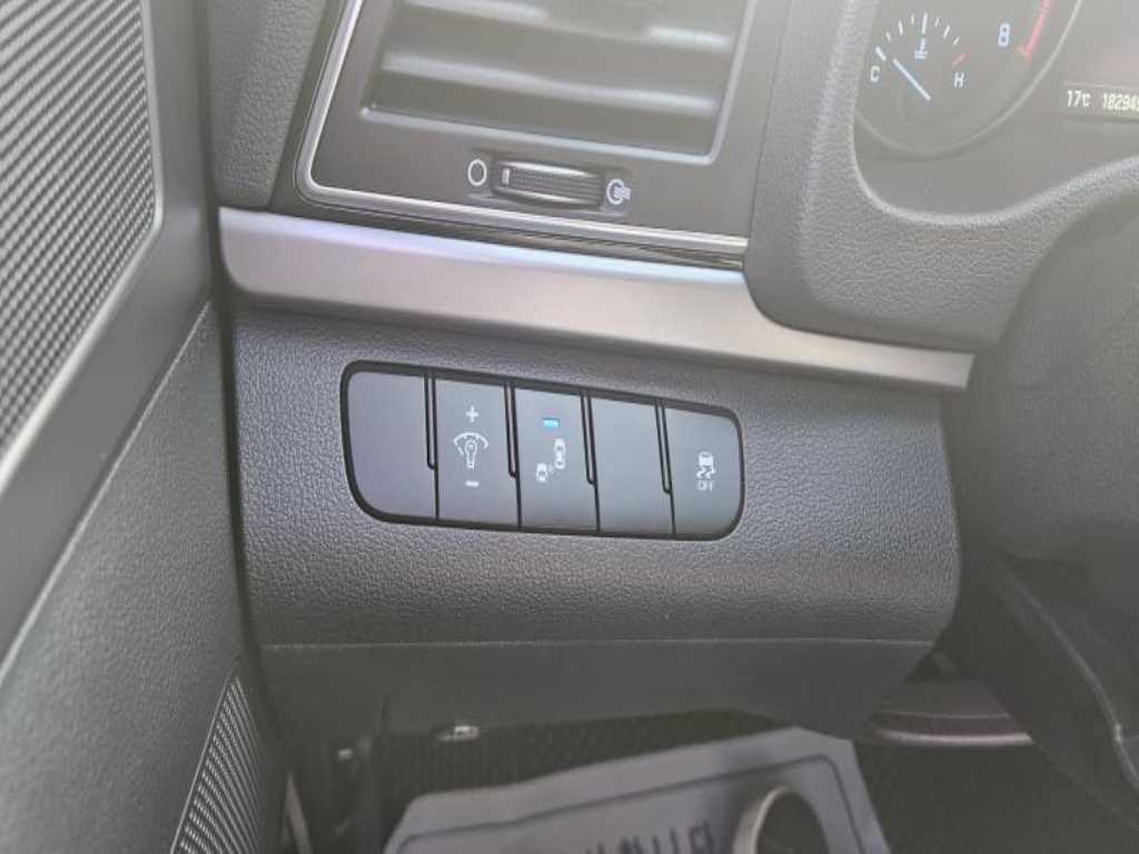 HYUNDAI Avante - Vista 7