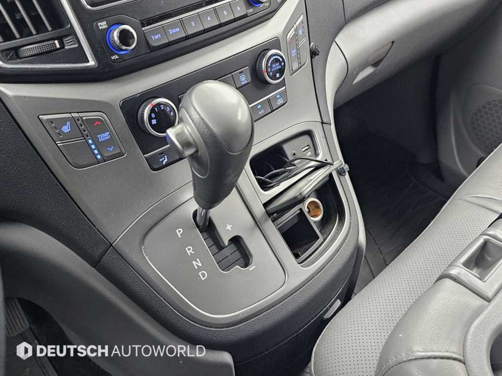 HYUNDAI Starex - Vista 9