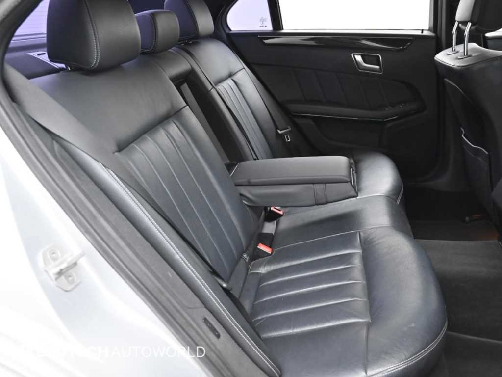Mercedes Benz E class - Vista 12