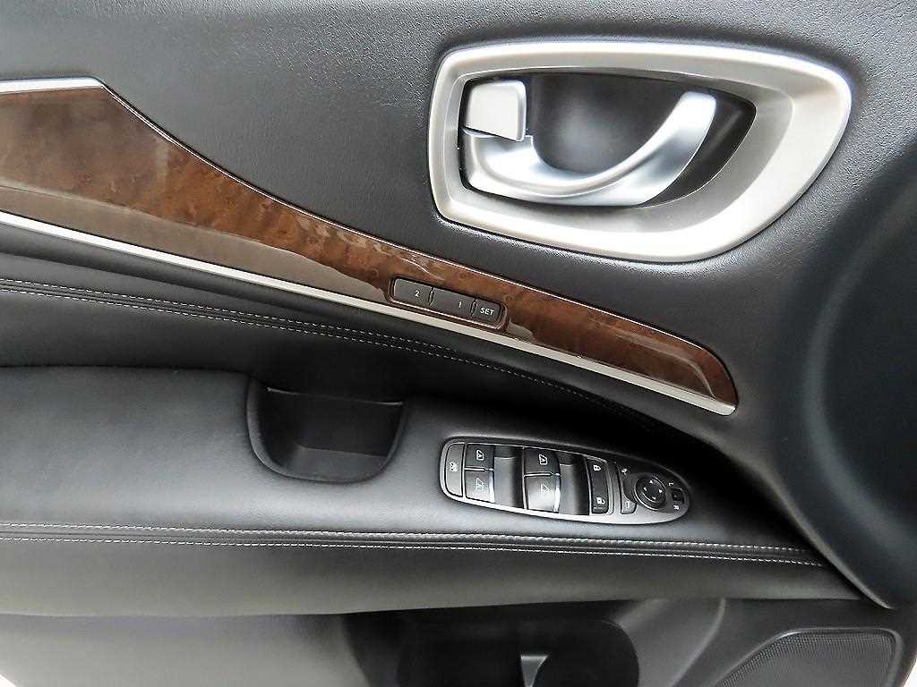 Infiniti QX - Vista 11