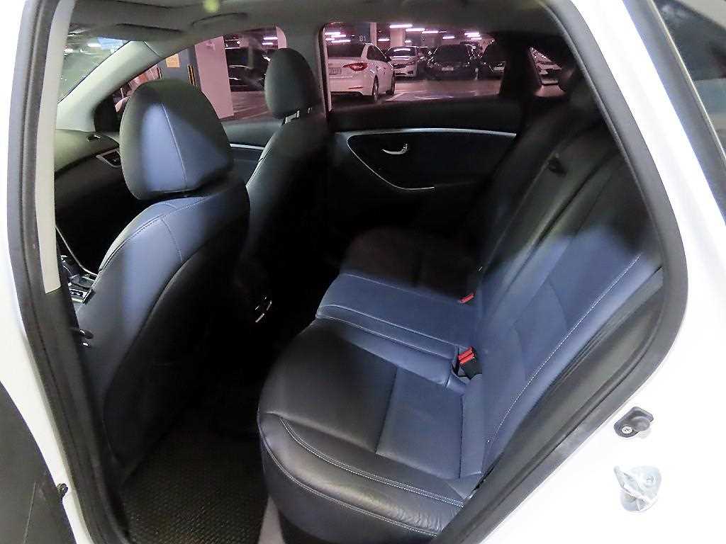 HYUNDAI i30 - Vista 7