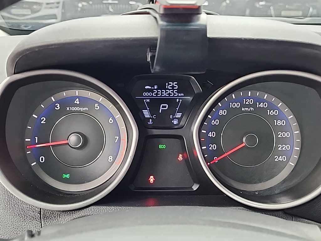 HYUNDAI Avante - Vista 6