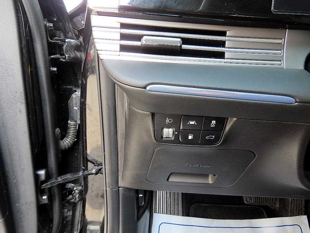 HYUNDAI Grandeur - Vista 12