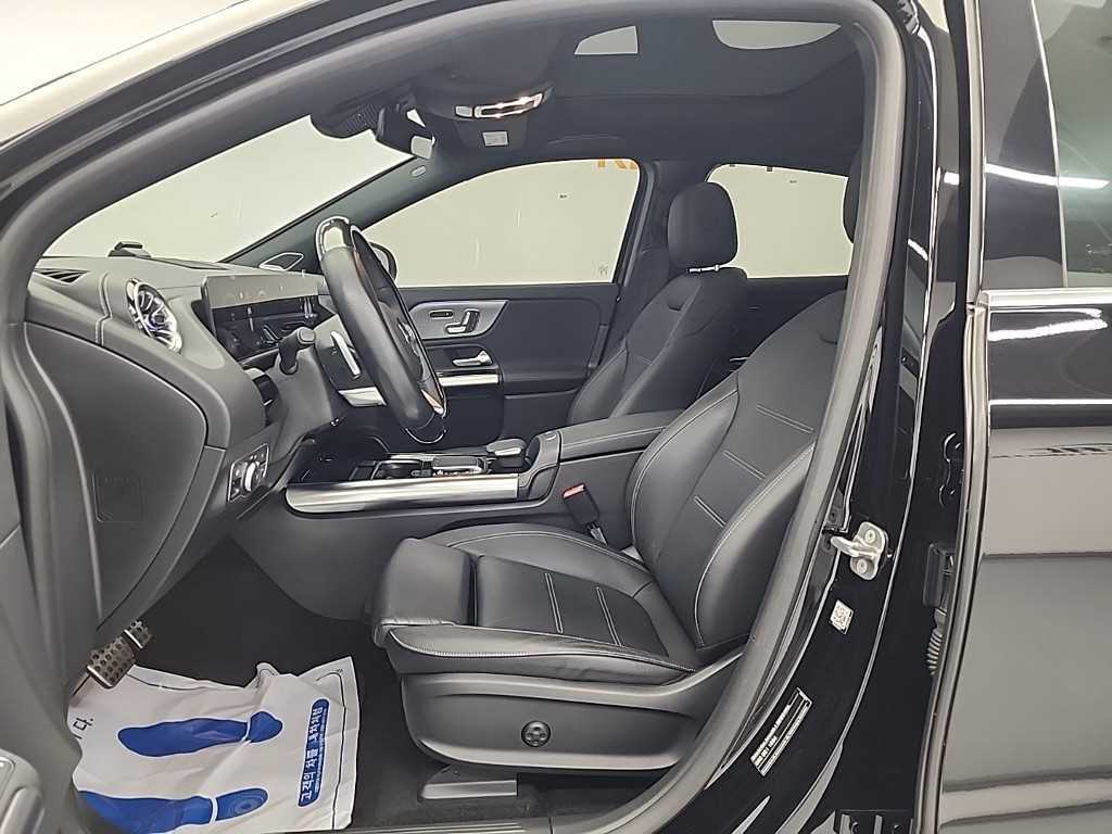 Mercedes Benz EQA - Vista 12