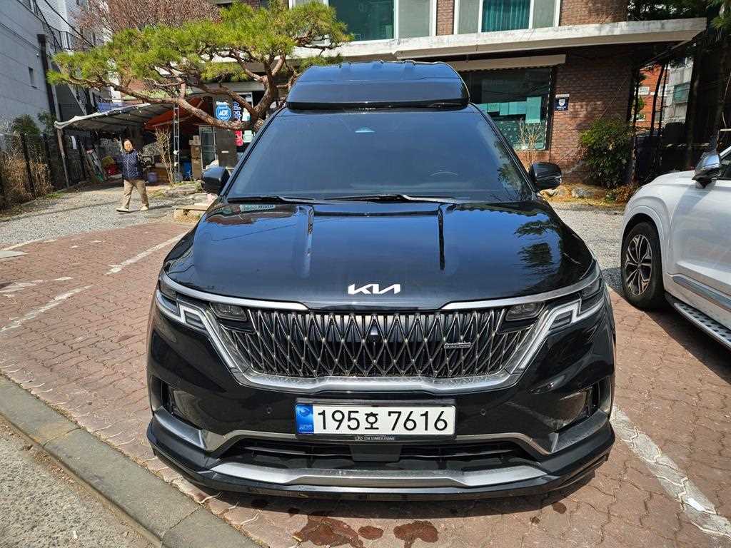 KIA Carnival 2023 Negro - Importación desde Corea - HF Imports Iquique - Foto 1