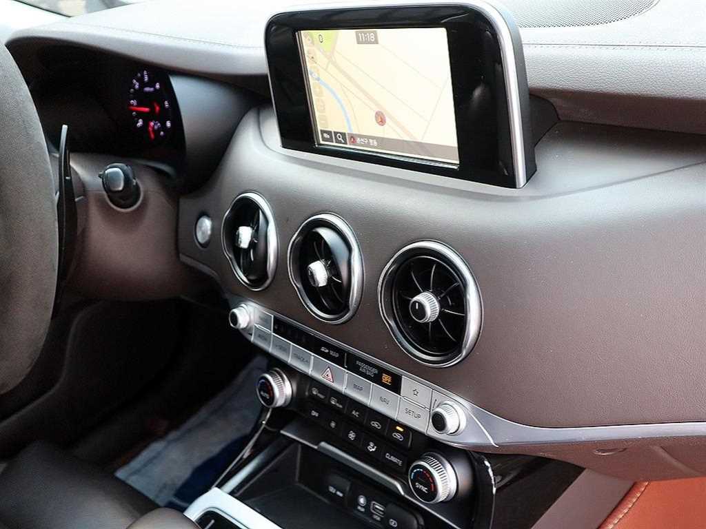 KIA Stinger - Vista 11