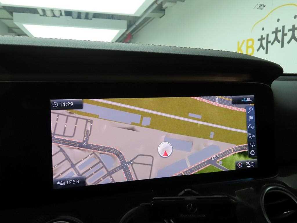 Mercedes Benz E class - Vista 8