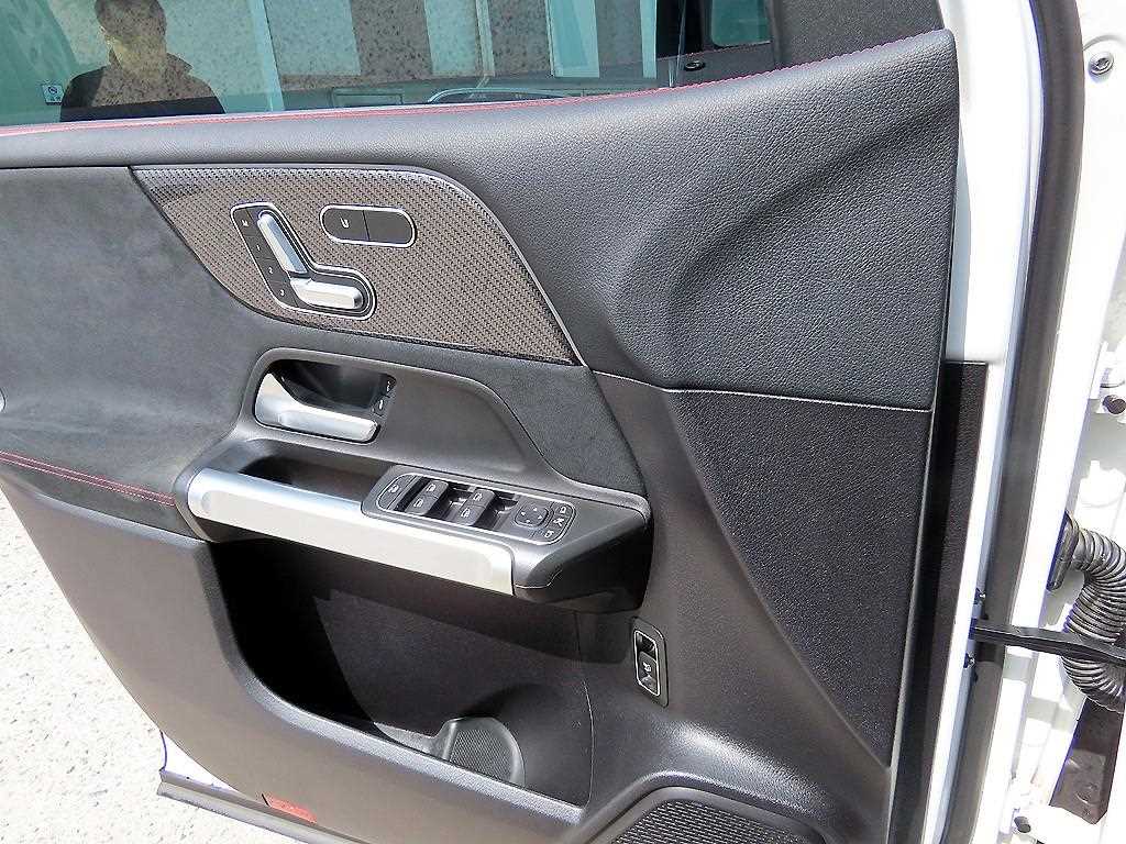 Mercedes Benz GLB Class - Vista 11