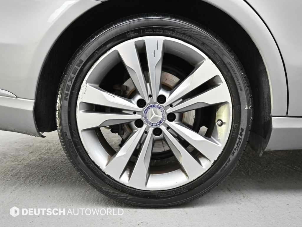 Mercedes Benz E class - Vista 5