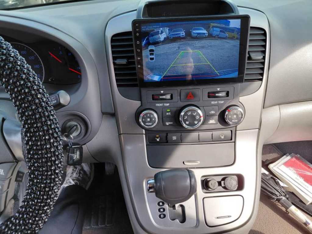 KIA Carnival - Vista 12