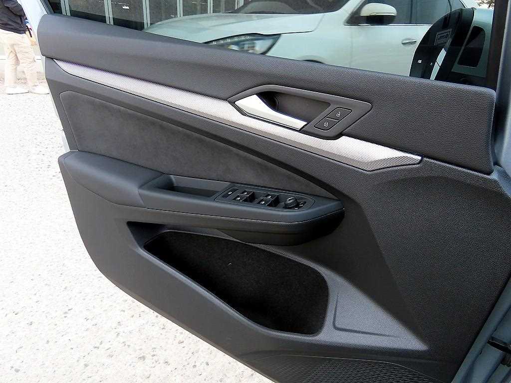 Volkswagen Golf - Vista 12