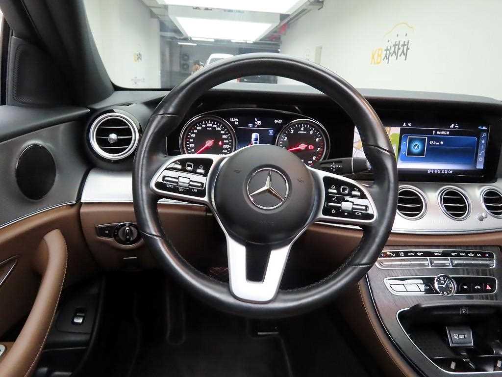 Mercedes Benz E class - Vista 7