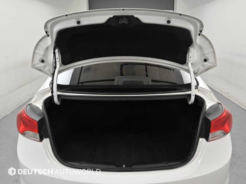 HYUNDAI Avante 2011 Blanco - Importación desde Corea - HF Imports Iquique - Foto 19