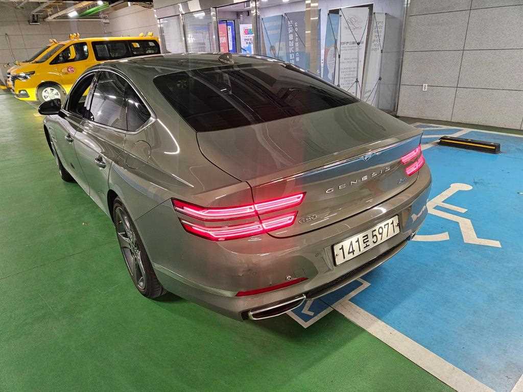 Genesis G80 - Vista 5